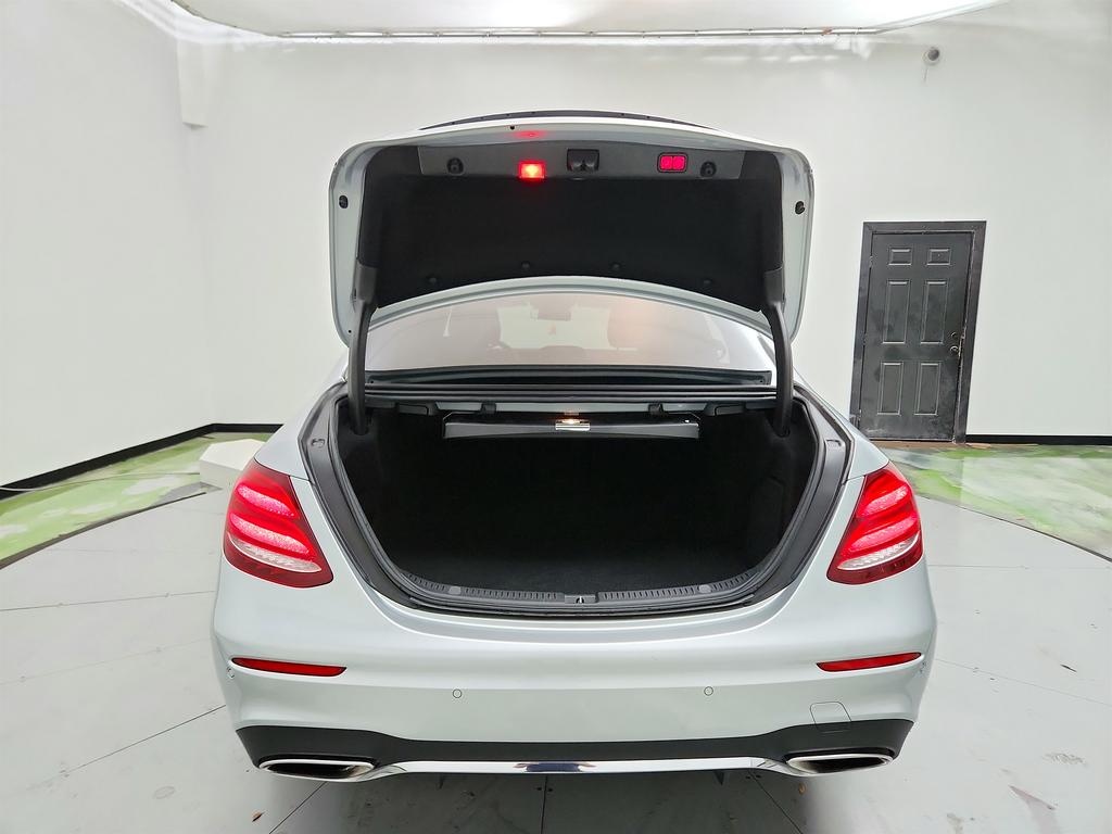 2018 Mercedes-Benz E-Class E400 photo