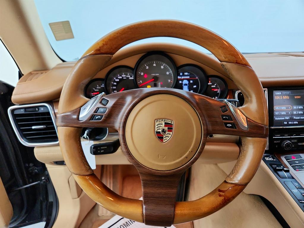 2010 Porsche Panamera S photo