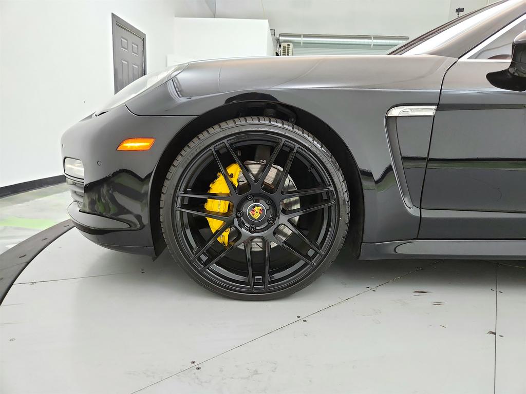 2010 Porsche Panamera S photo