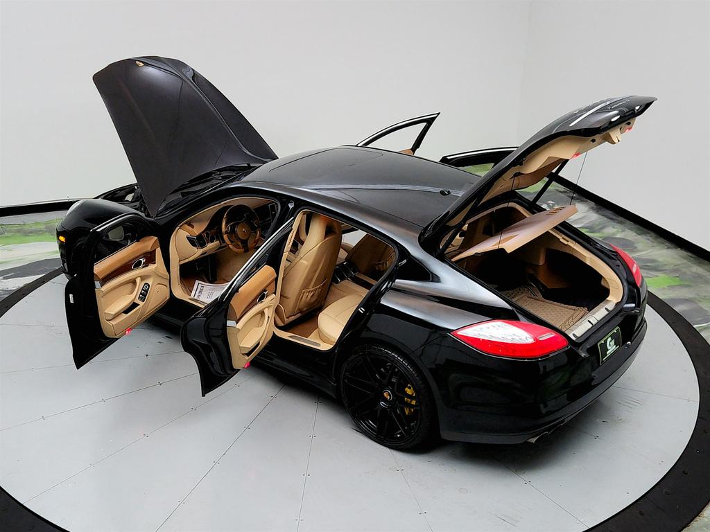2010 Porsche Panamera S photo
