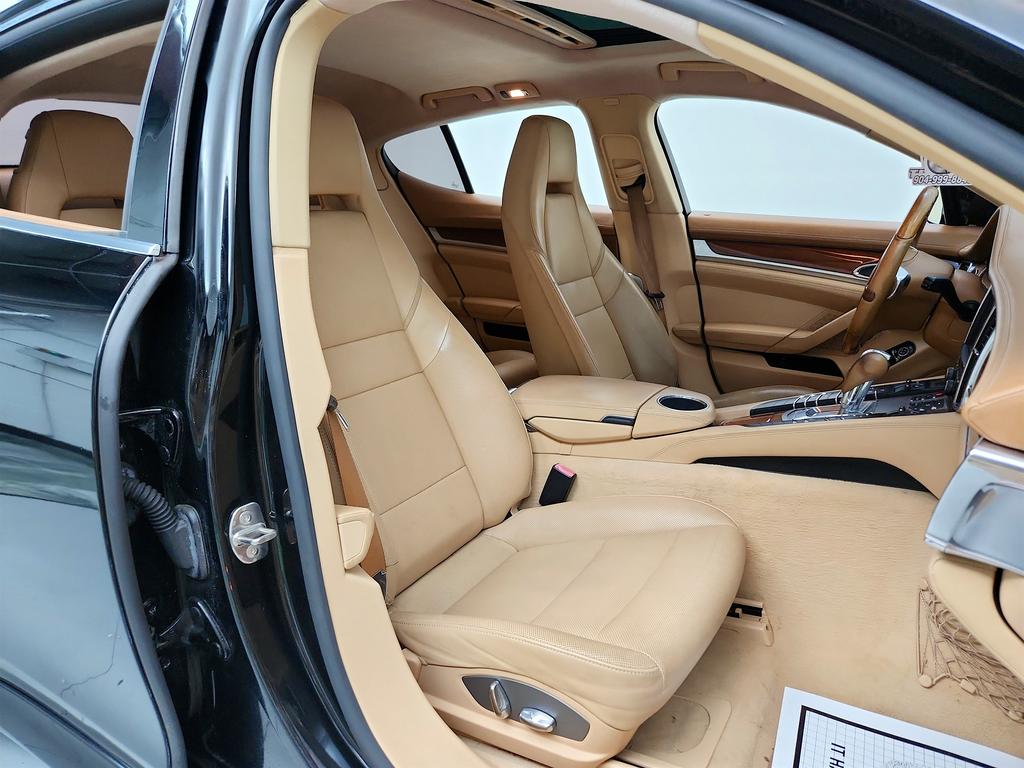 2010 Porsche Panamera S photo