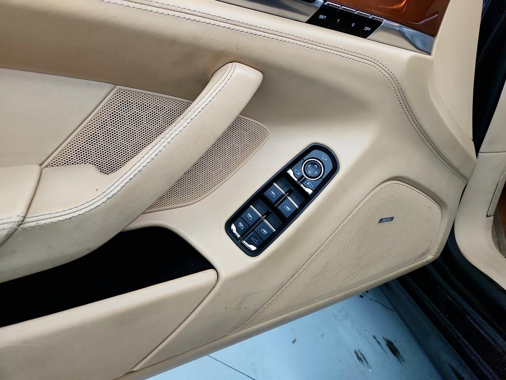 2010 Porsche Panamera S photo