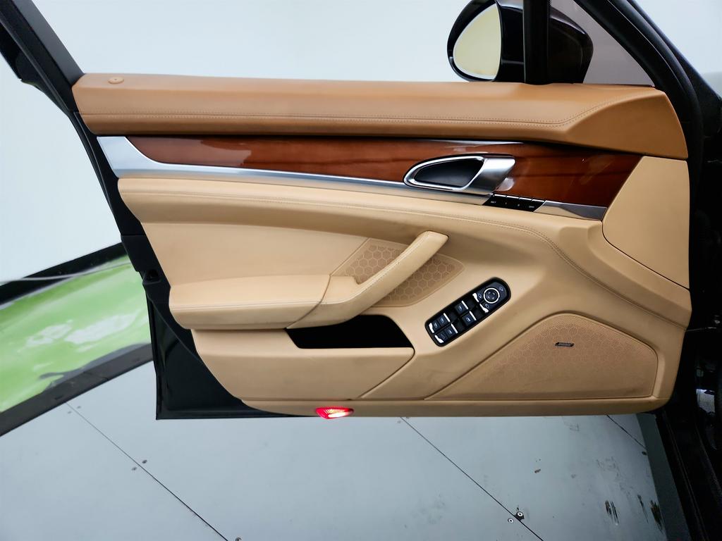 2010 Porsche Panamera S photo