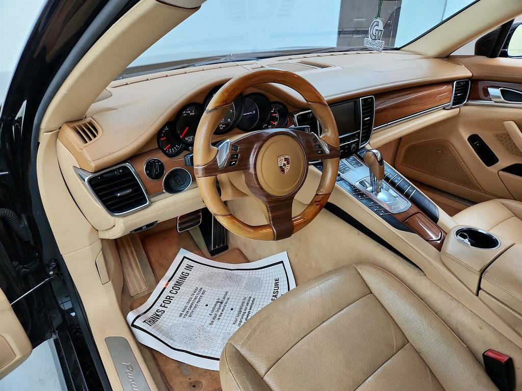 2010 Porsche Panamera S photo