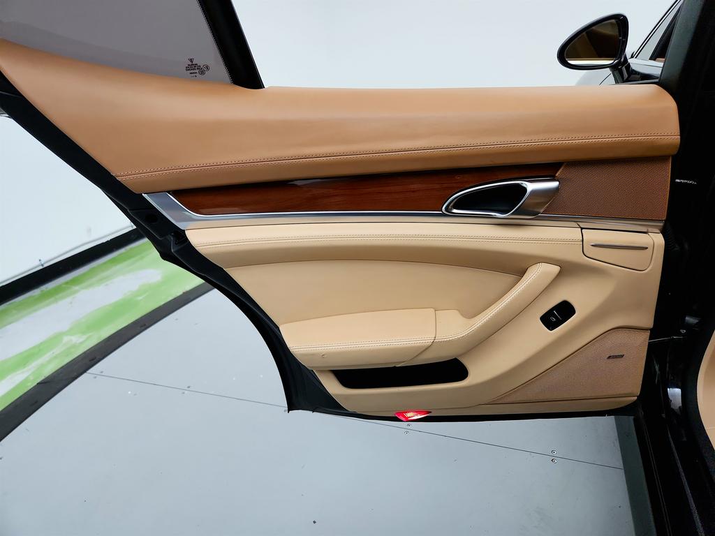 2010 Porsche Panamera S photo