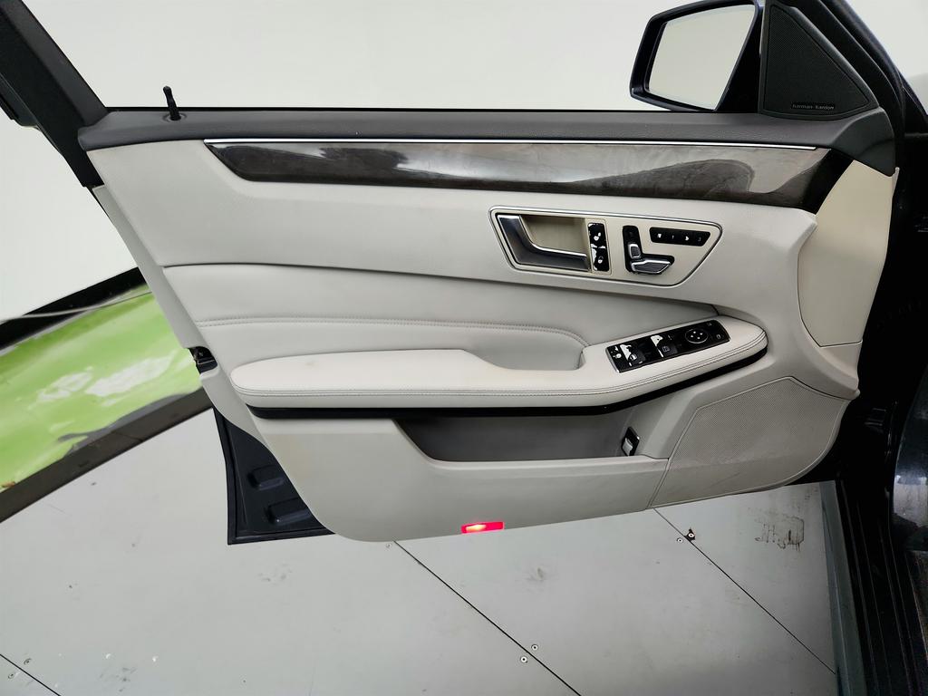 2014 Mercedes-Benz E-Class E350 Luxury photo