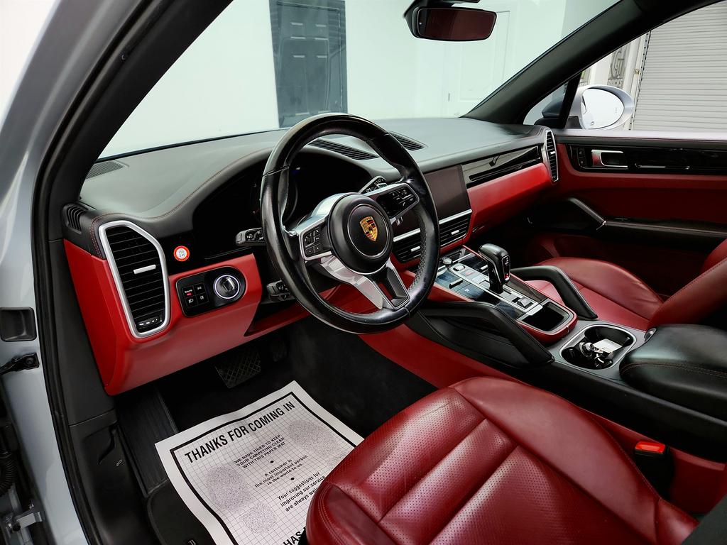 2021 Porsche Cayenne photo