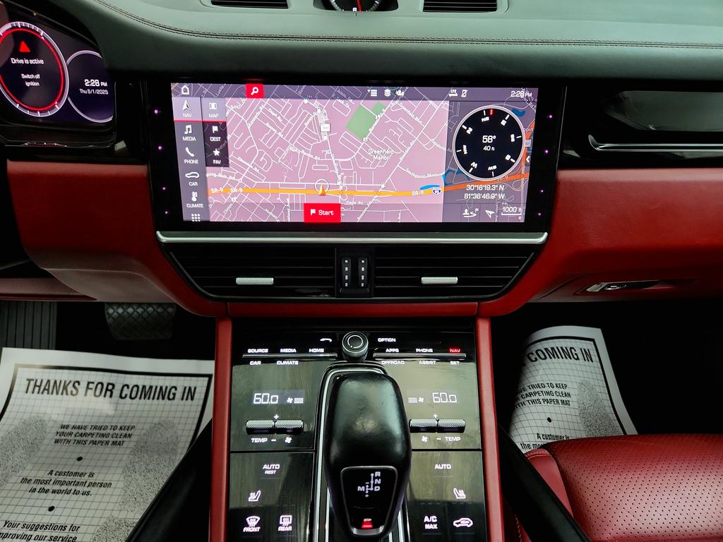 2021 Porsche Cayenne photo