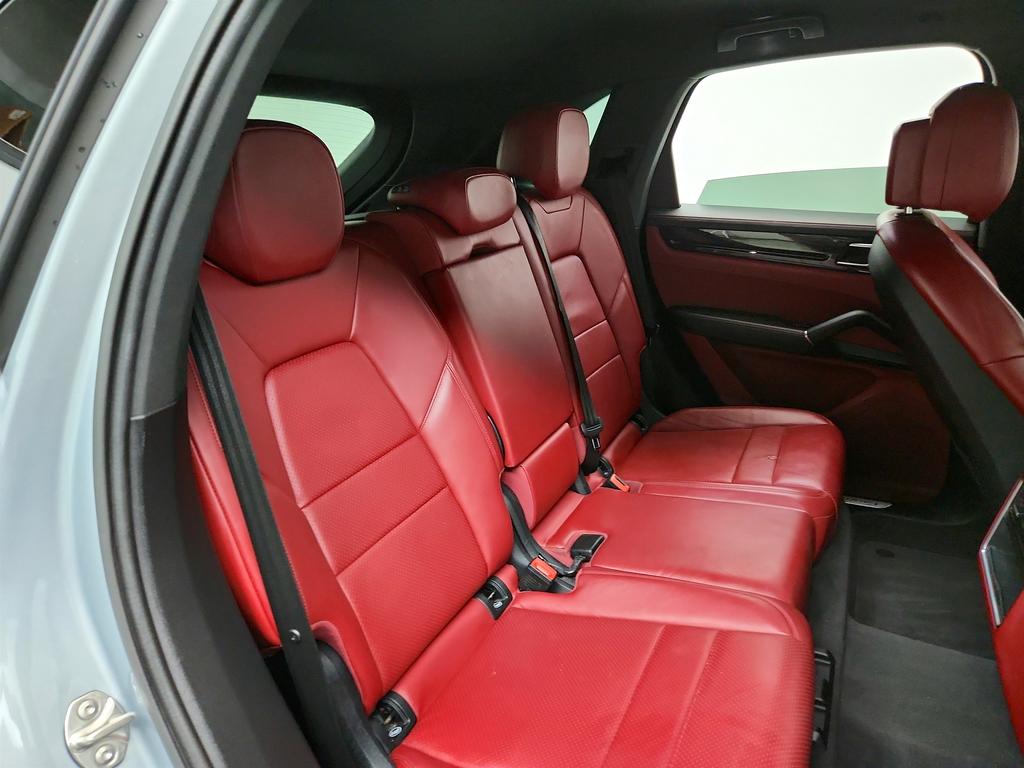 2021 Porsche Cayenne photo