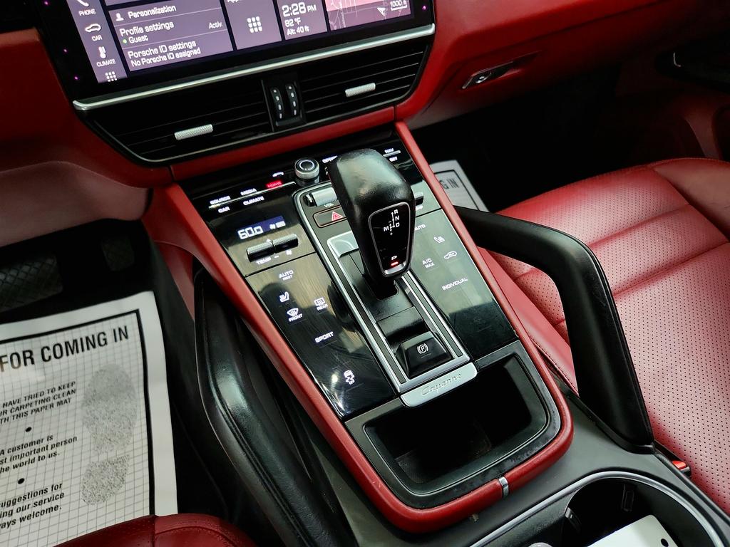 2021 Porsche Cayenne photo