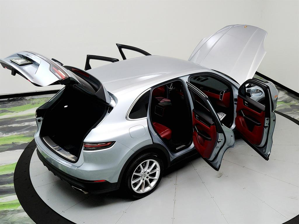 2021 Porsche Cayenne photo