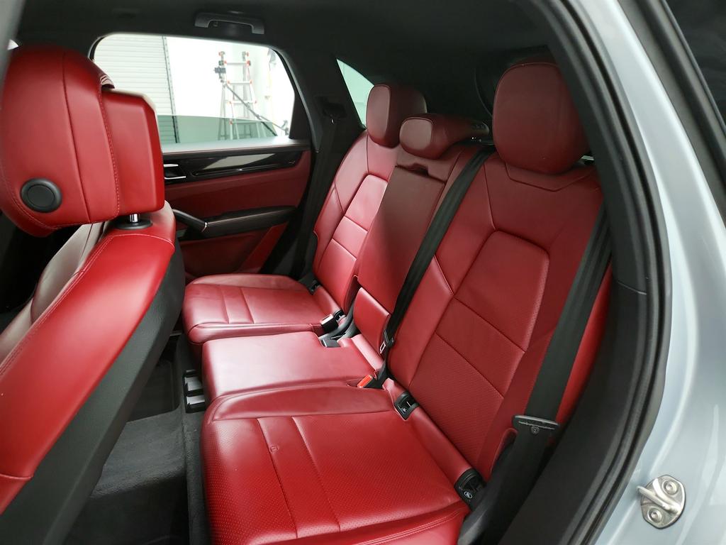 2021 Porsche Cayenne photo