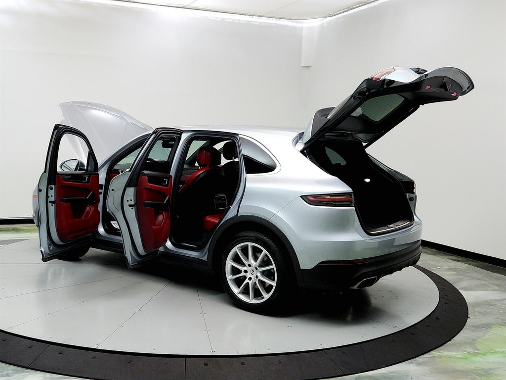 2021 Porsche Cayenne photo