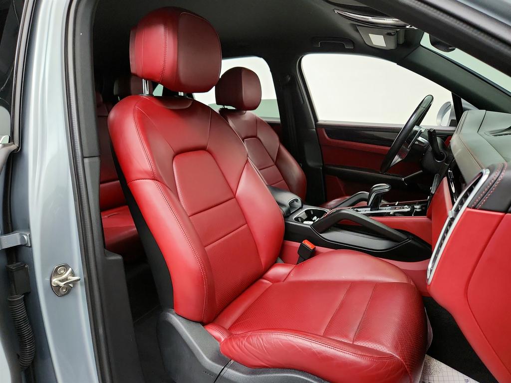 2021 Porsche Cayenne photo