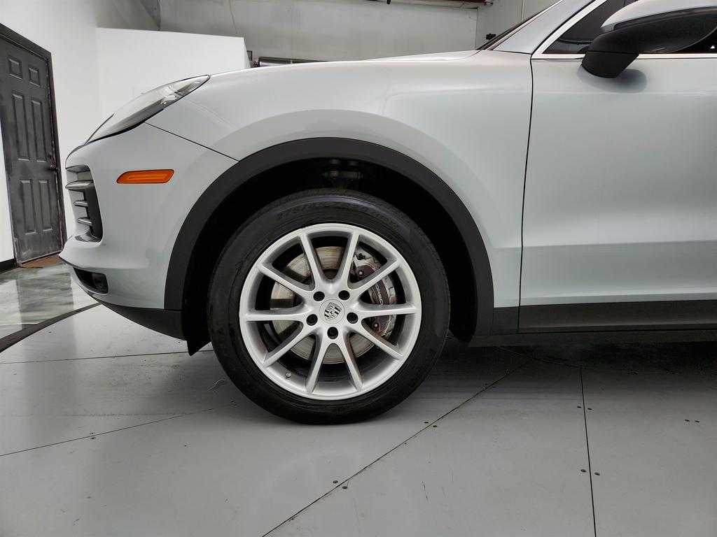 2021 Porsche Cayenne photo