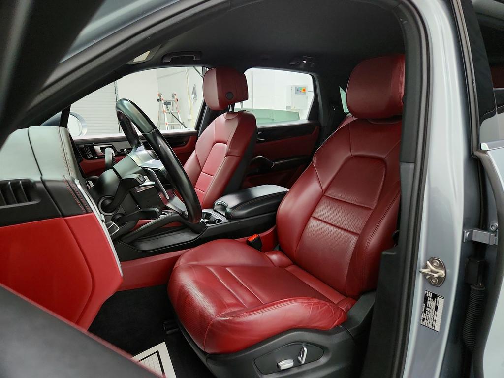 2021 Porsche Cayenne photo