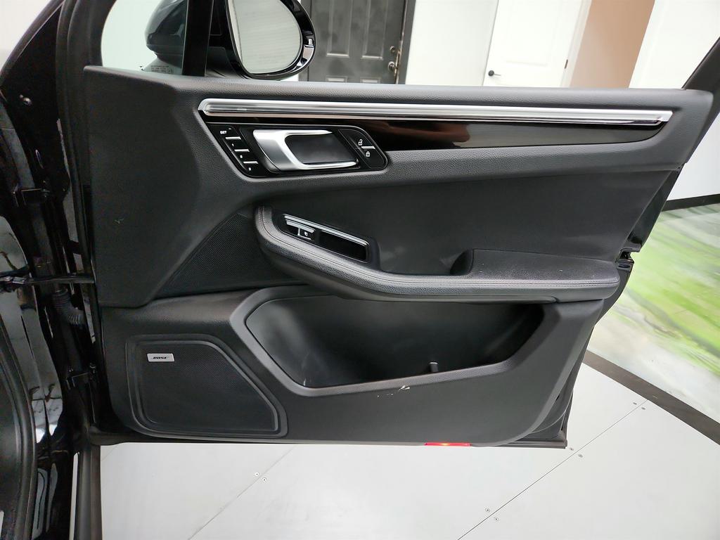 2020 Porsche Macan S photo