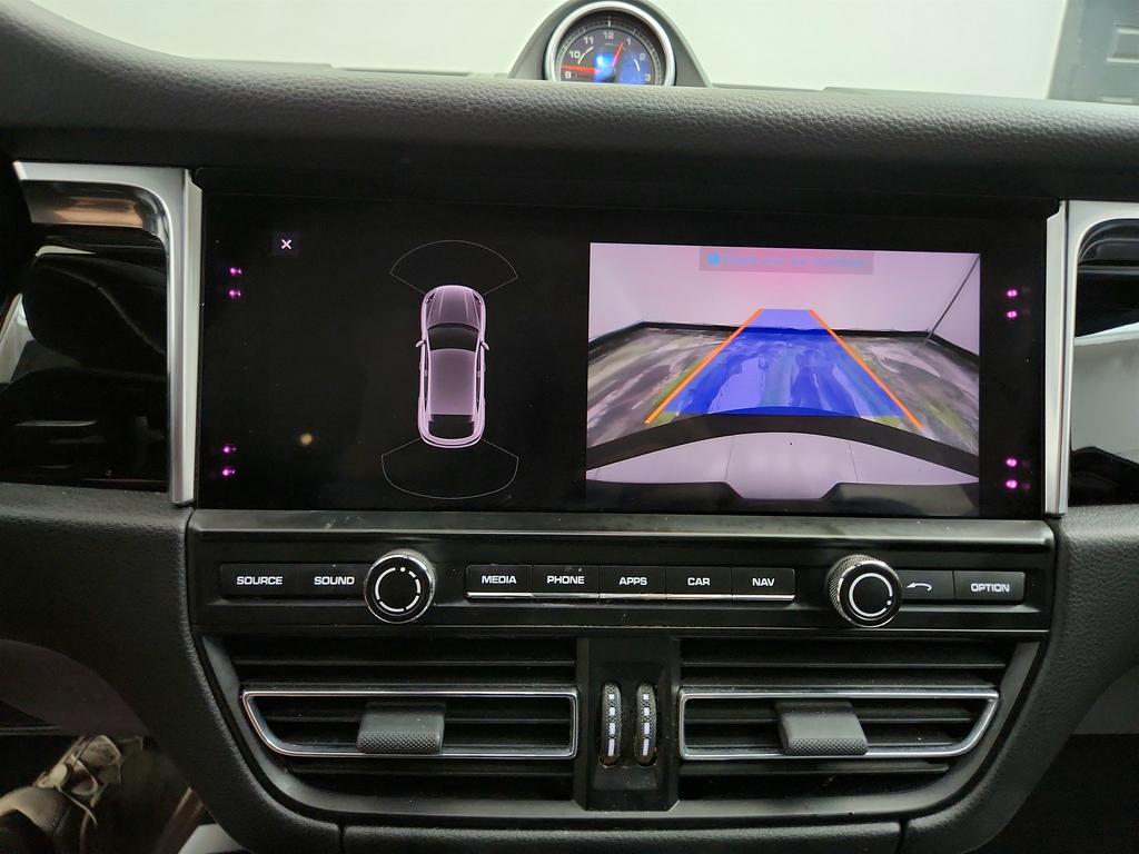 2020 Porsche Macan S photo