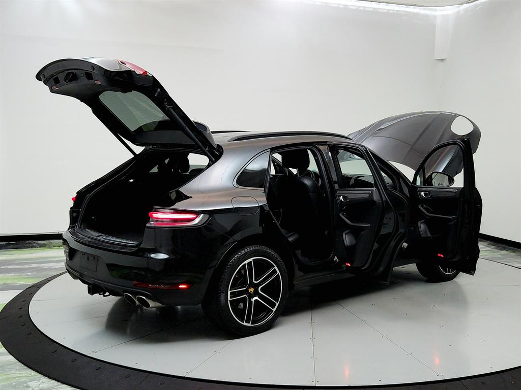 2020 Porsche Macan S photo
