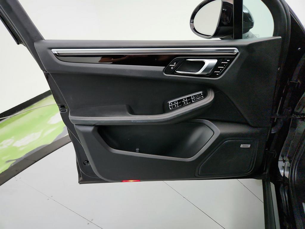 2020 Porsche Macan S photo