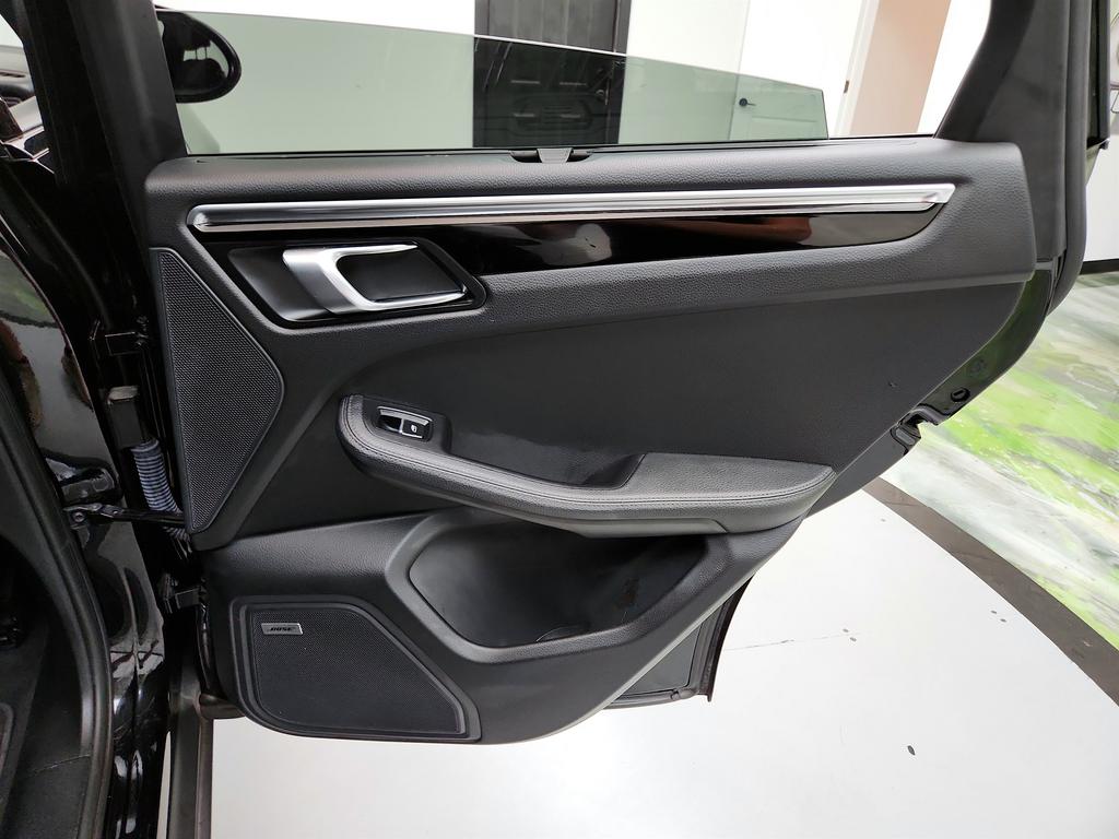 2020 Porsche Macan S photo