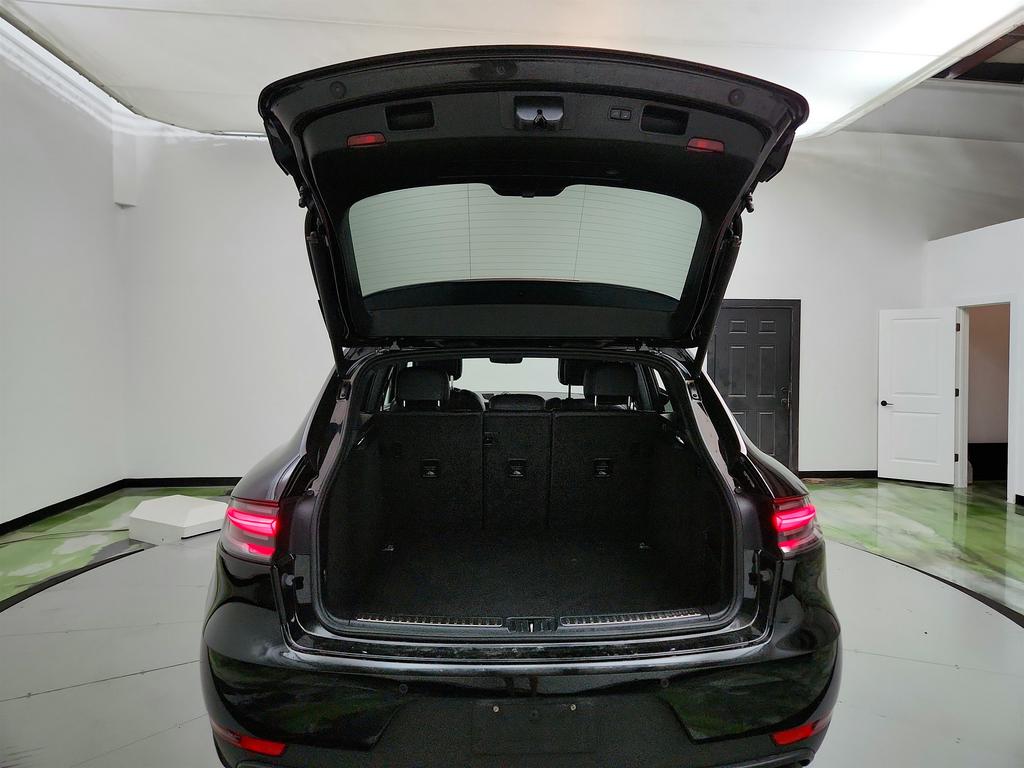2020 Porsche Macan S photo