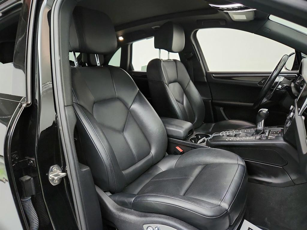 2020 Porsche Macan S photo