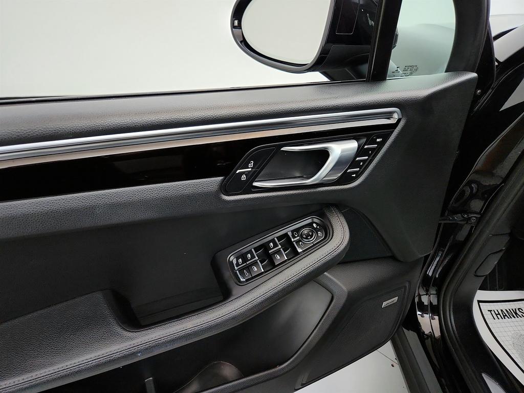2020 Porsche Macan S photo