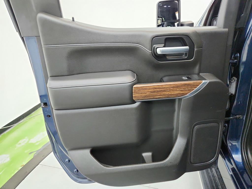 2020 Chevrolet Silverado 1500 High Country photo