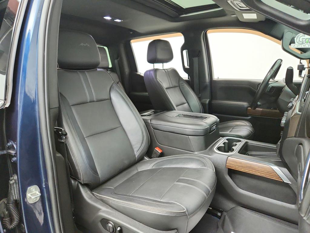 2020 Chevrolet Silverado 1500 High Country photo