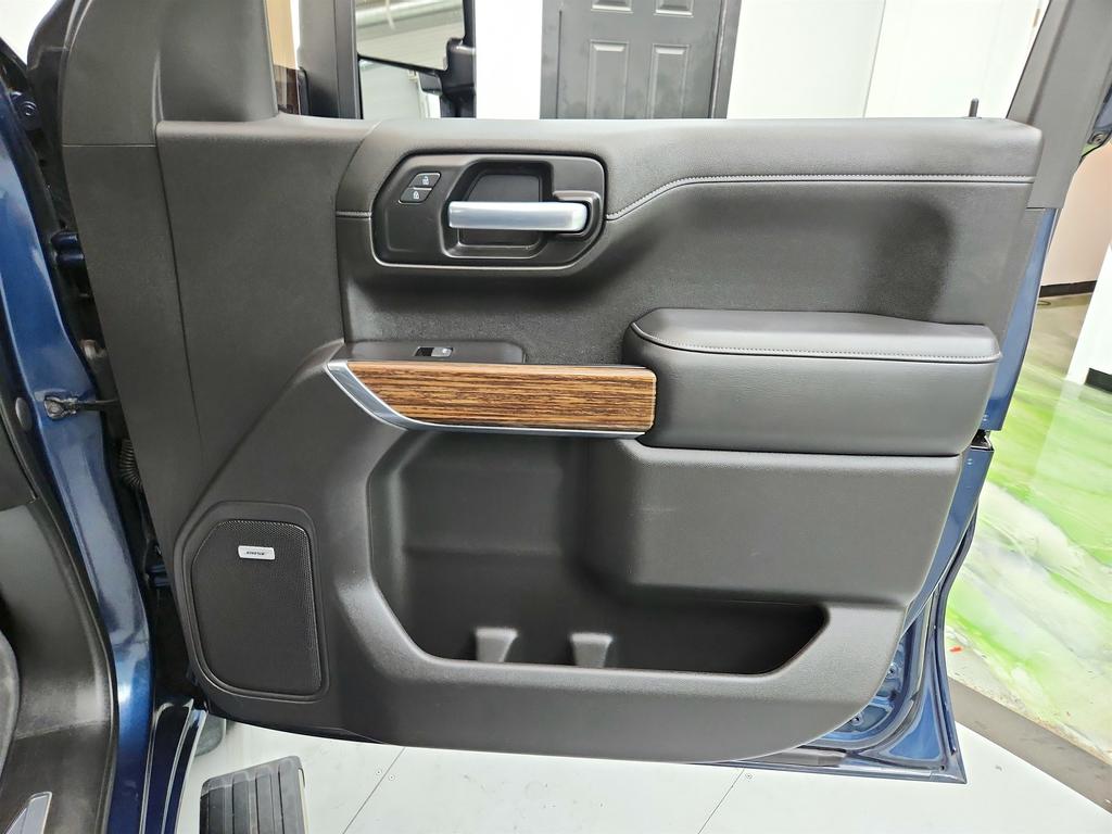 2020 Chevrolet Silverado 1500 High Country photo