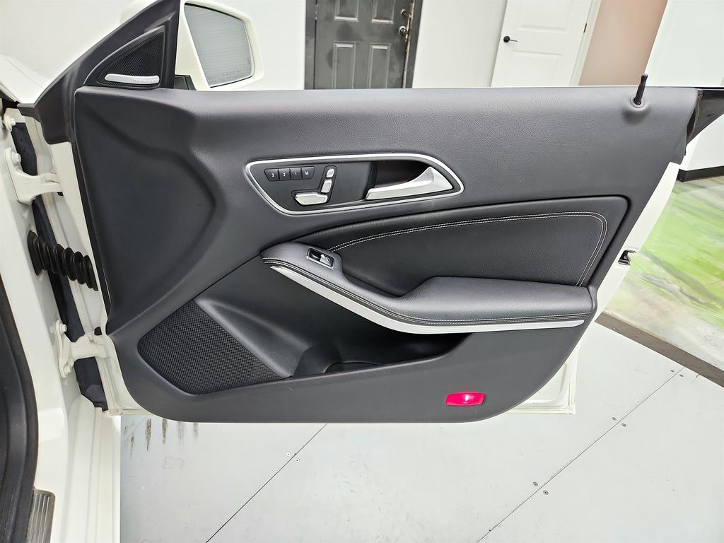 2017 Mercedes-Benz cla CLA250 photo