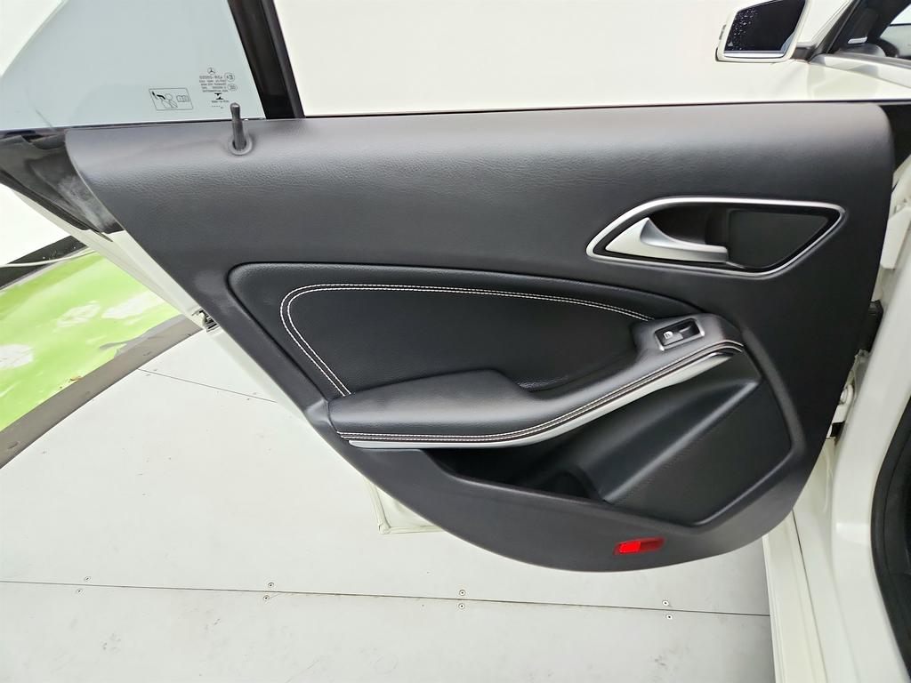 2017 Mercedes-Benz cla CLA250 photo