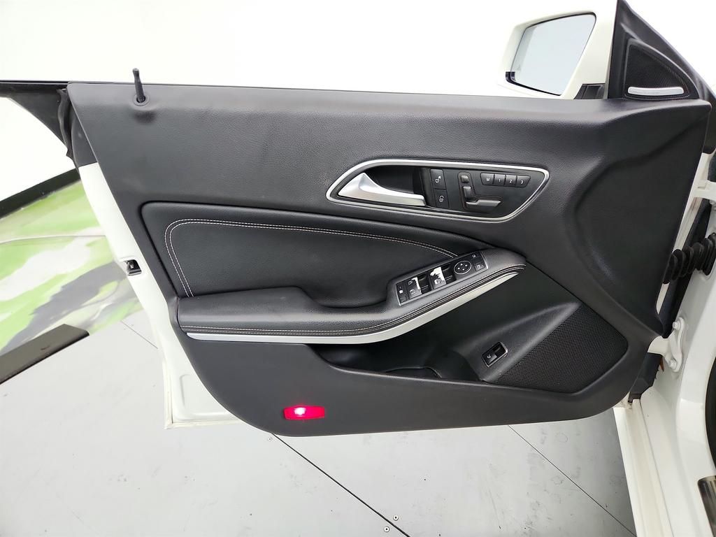 2017 Mercedes-Benz cla CLA250 photo