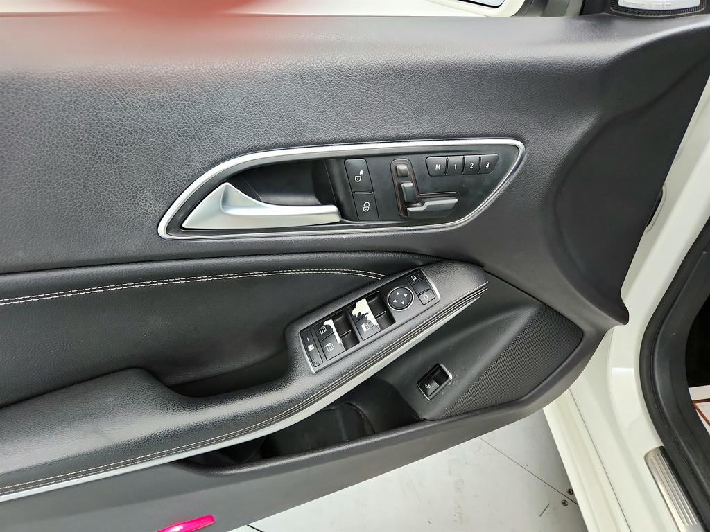 2017 Mercedes-Benz cla CLA250 photo