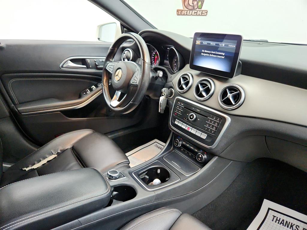 2017 Mercedes-Benz cla CLA250 photo