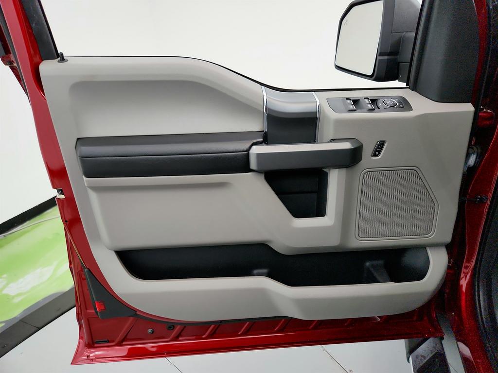 2016 Ford F150 XLT photo