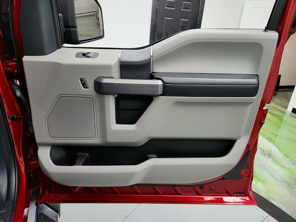 2016 Ford F150 XLT photo