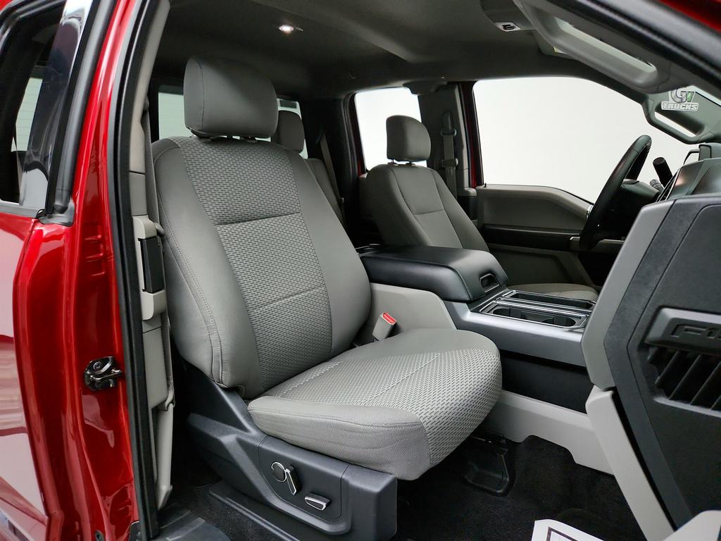 2016 Ford F150 XLT photo
