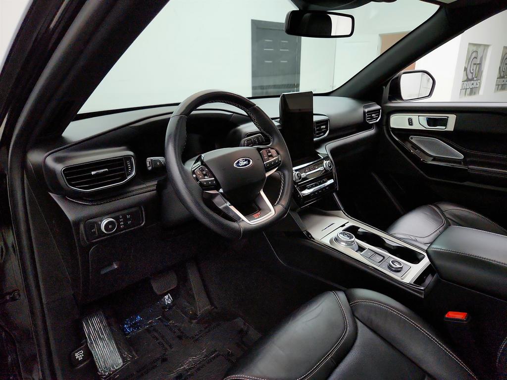 2021 Ford Explorer ST photo