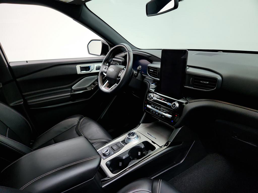 2021 Ford Explorer ST photo