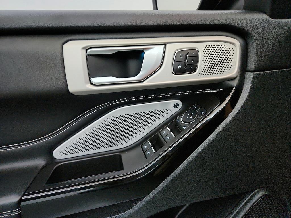 2021 Ford Explorer ST photo