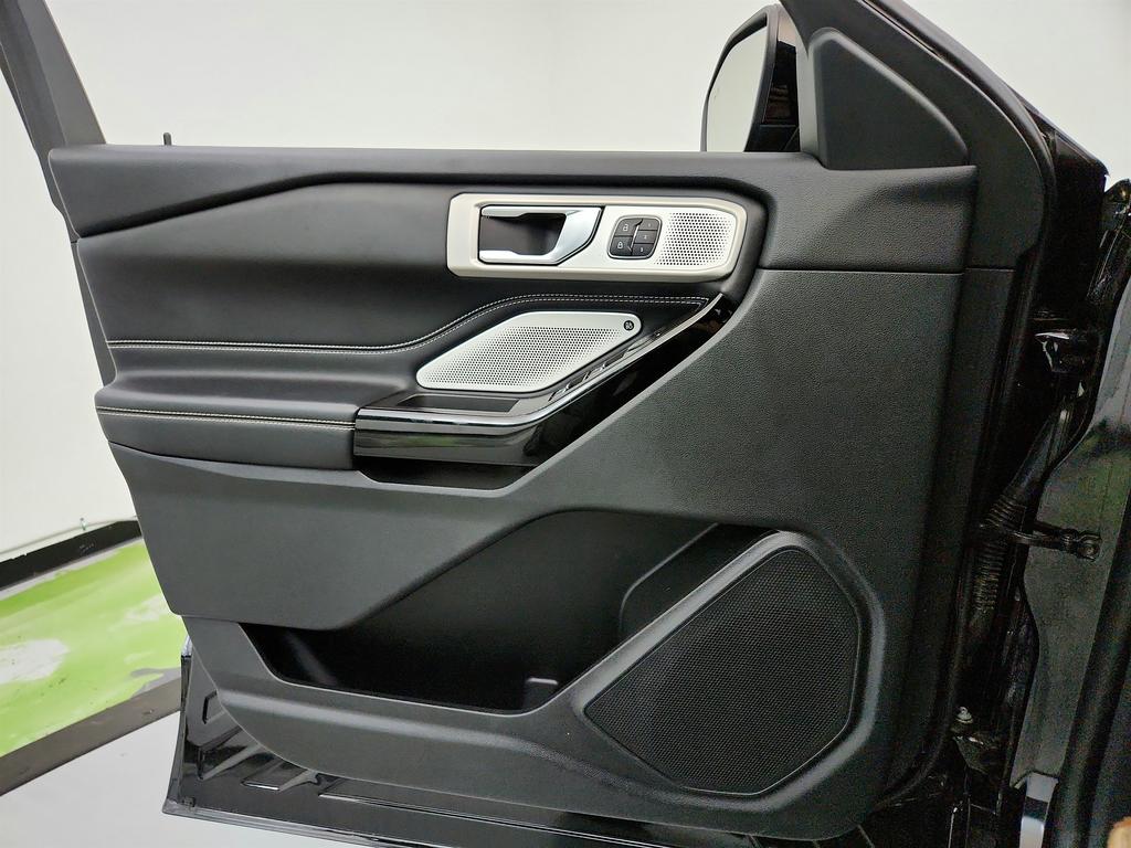 2021 Ford Explorer ST photo