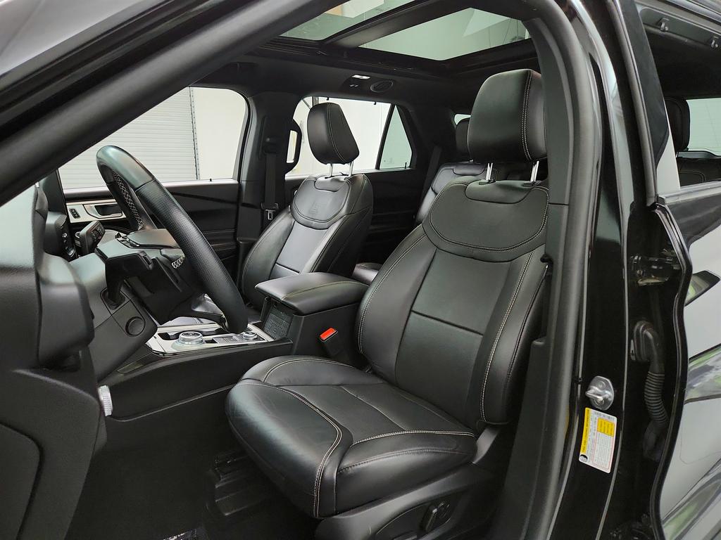 2021 Ford Explorer ST photo