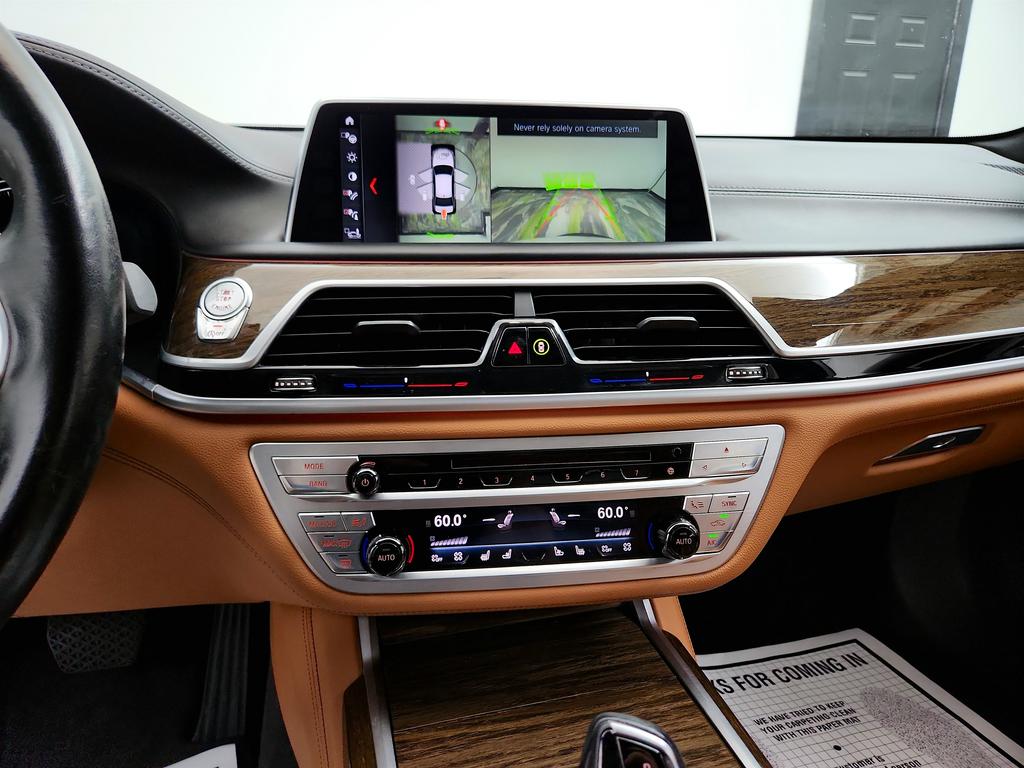 2018 BMW 7-Series 750i photo