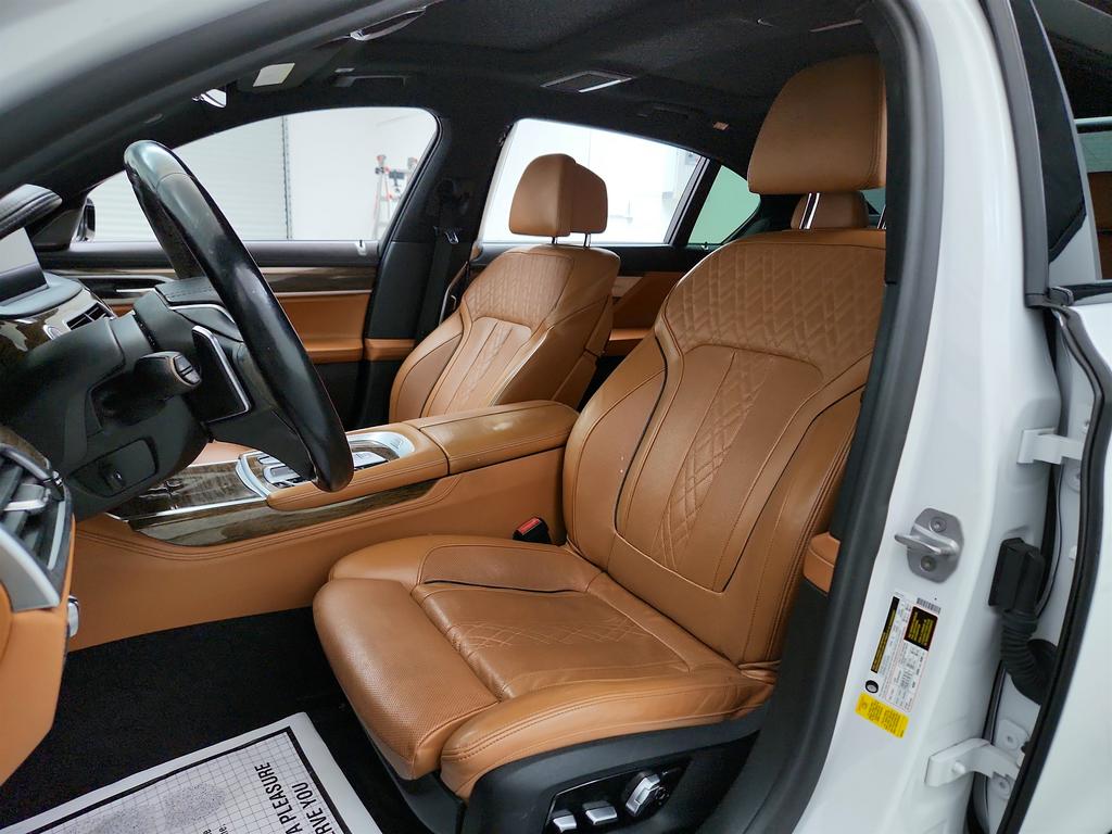 2018 BMW 7-Series 750i photo