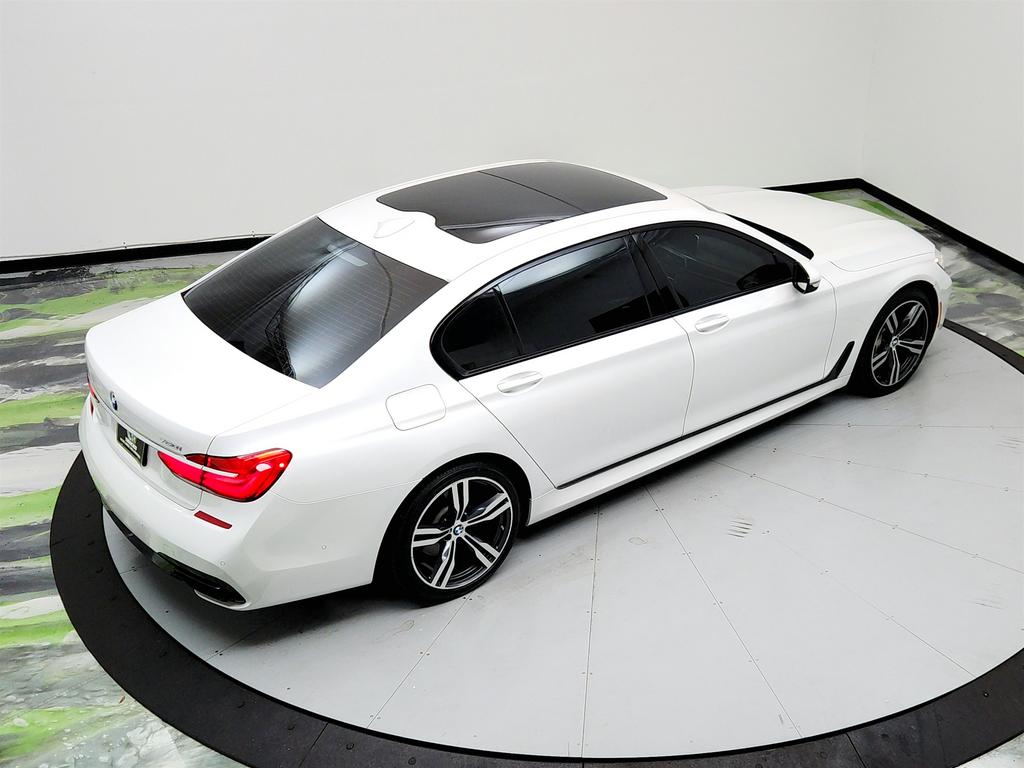 2018 BMW 7-Series 750i photo