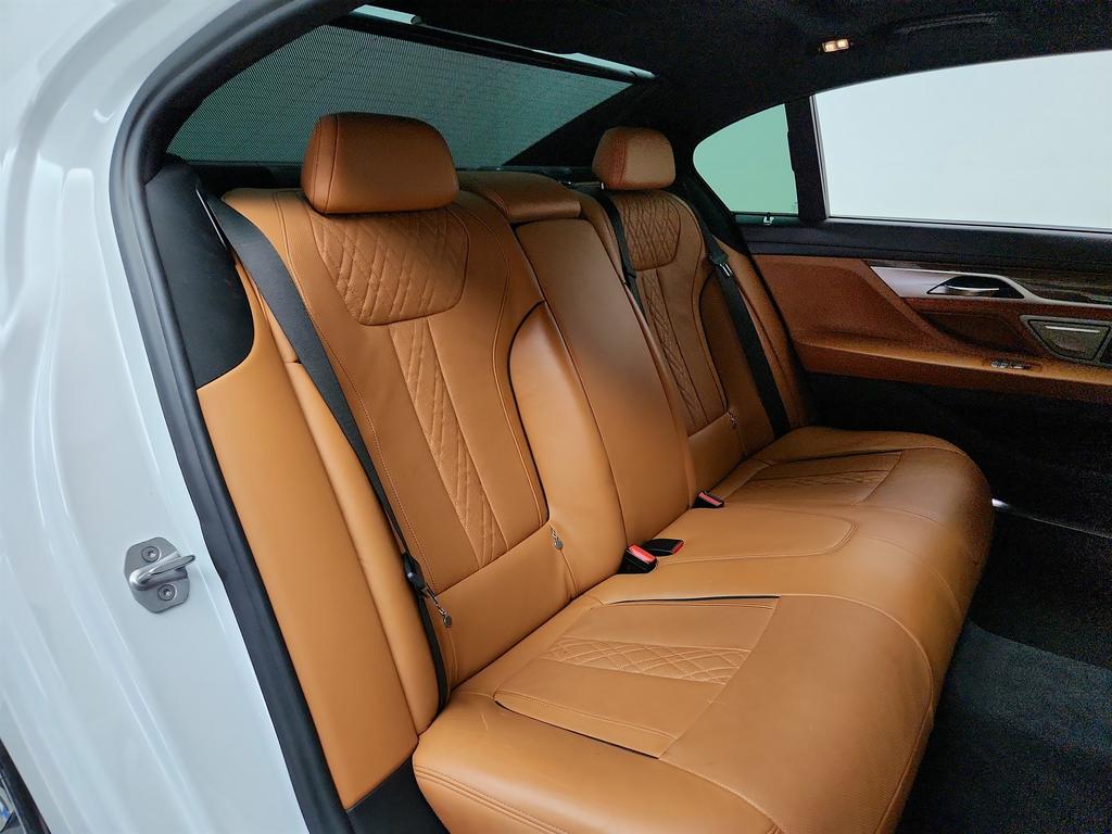 2018 BMW 7-Series 750i photo