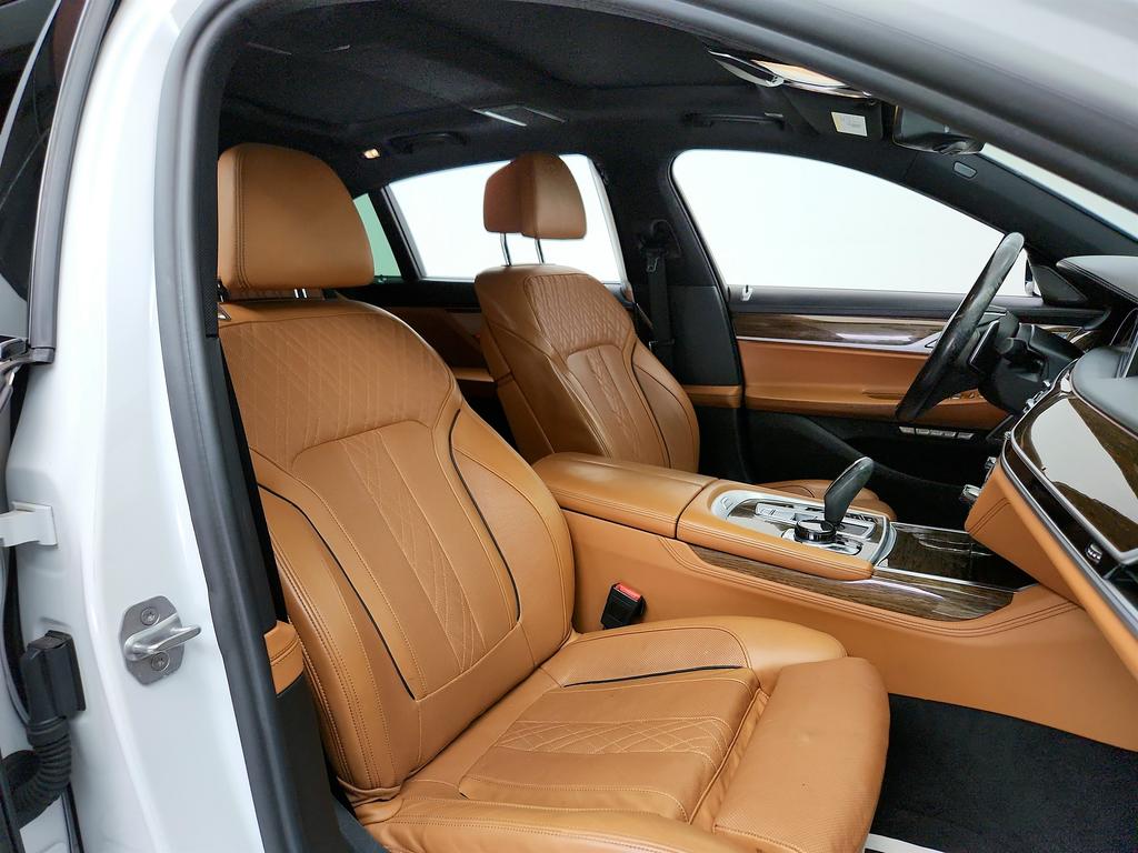 2018 BMW 7-Series 750i photo