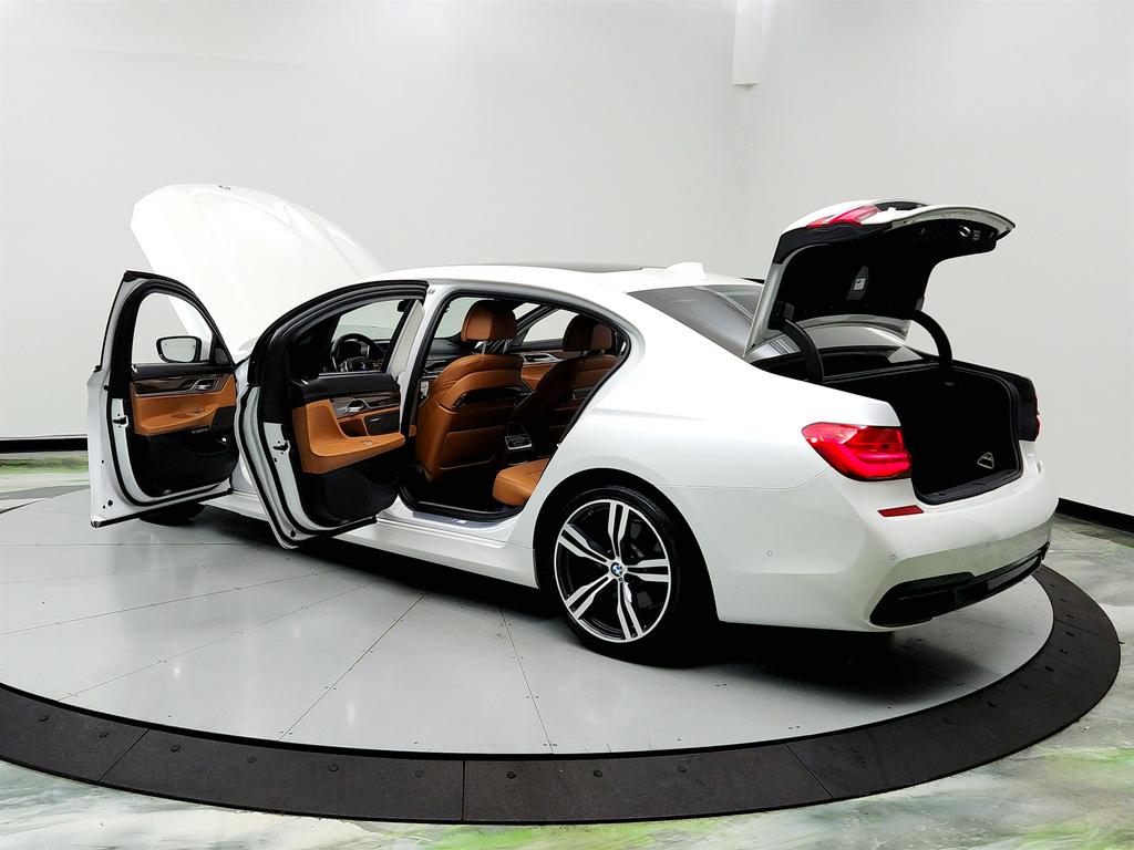 2018 BMW 7-Series 750i photo